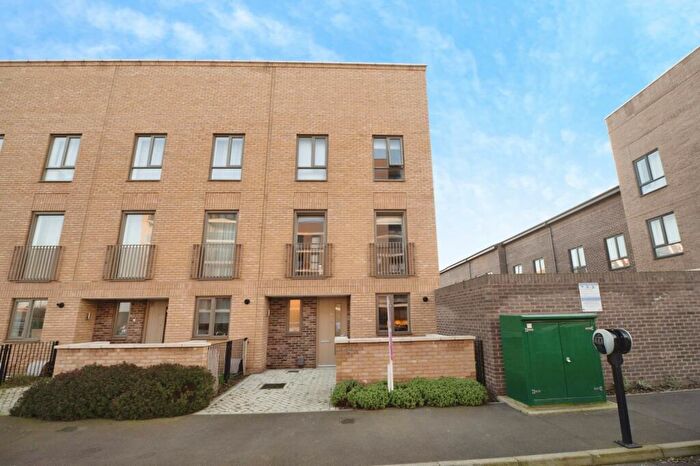 4 Bedroom House For Sale In Bridgend Crescent, Rainham, RM13