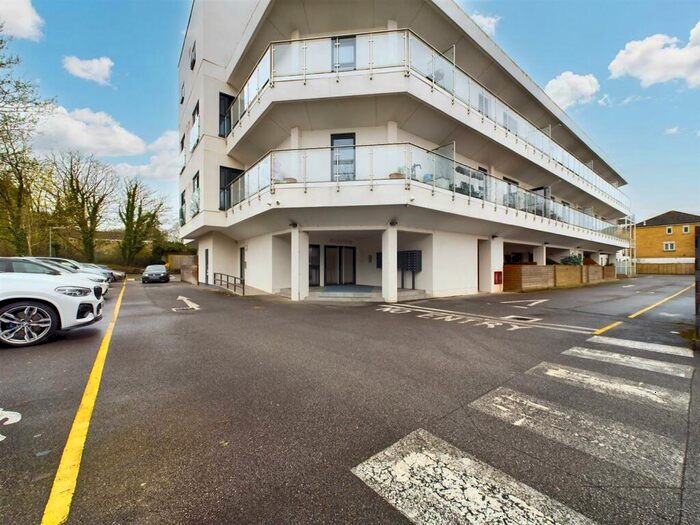 2 Bedroom Flat To Rent In Russell Way, Three Bridges, RH10