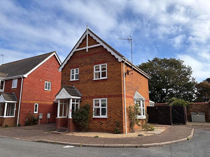 3 Bedroom Link Detached House For Sale In Valentine Court, Hunstanton, PE36