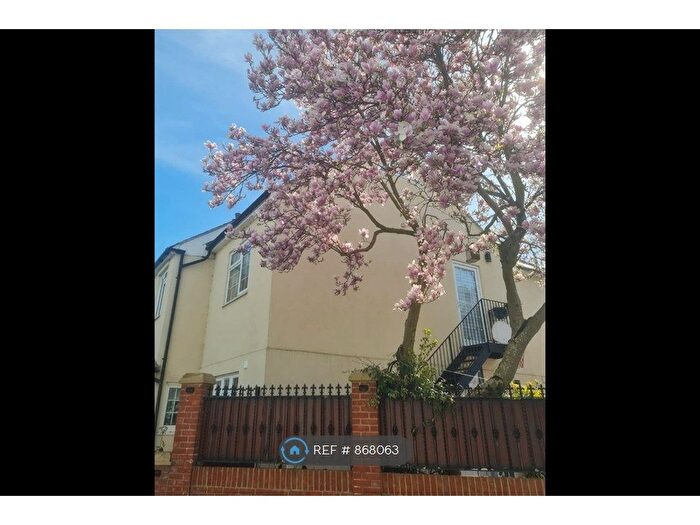 1 Bedroom Flat To Rent In Staveley Gardens, London, W4