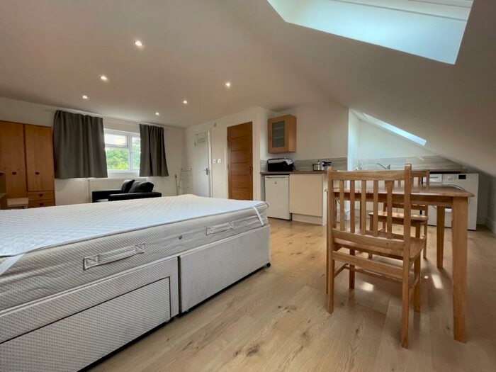 Studio To Rent In Tottenhall Road, Palmers Green, N13