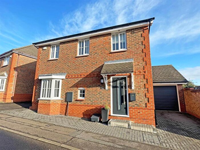 3 Bedroom Detached House For Sale In Silvester Way, Chancellor Park, Chelmsford, CM2