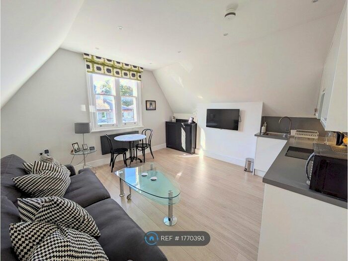 1 Bedroom Flat To Rent In Chelsham Road, London, SW4