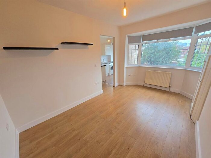 Studio To Rent In Kenton Avenue, Southall, UB1
