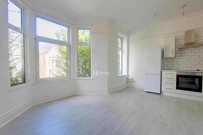 1 Bedroom Flat For Sale In Connaught Road, Roath, Cardiff, CF24