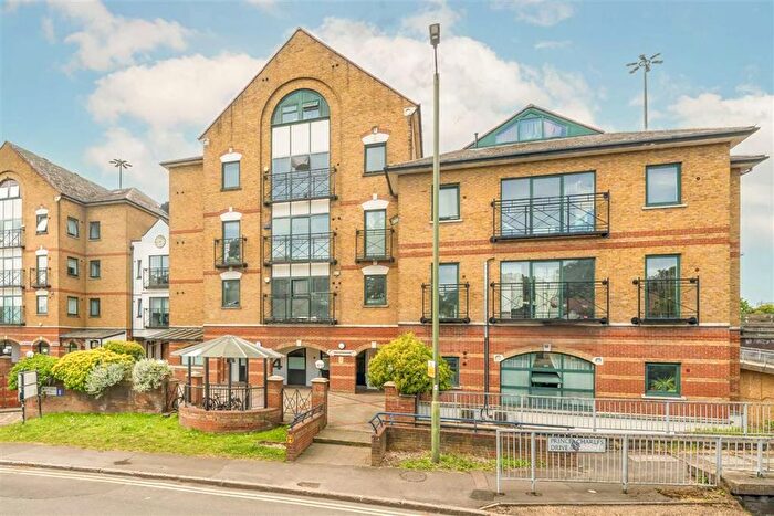 1 Bedroom Flat To Rent In Brent Cross Gardens, Brent Cross, NW4