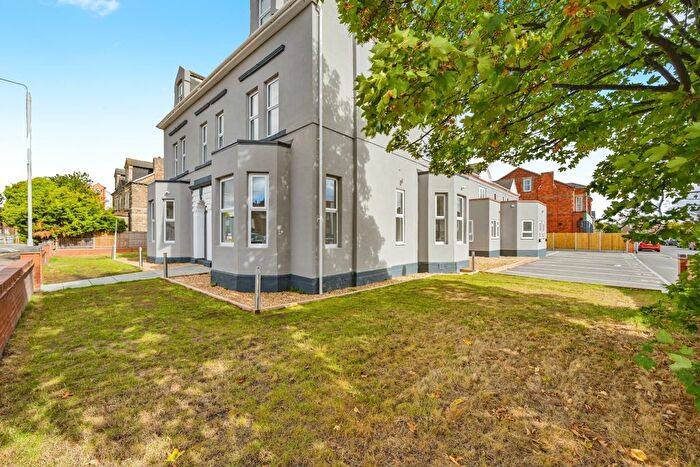 2 Bedroom Flat For Sale In Meadow Road, Beeston, NG9