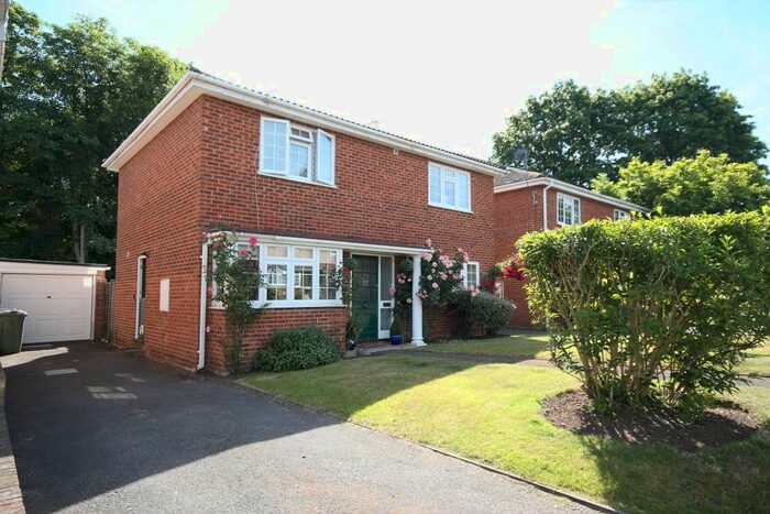 4 Bedroom Detached House For Sale In Brunswick Drive, Brookwood, Woking, GU24