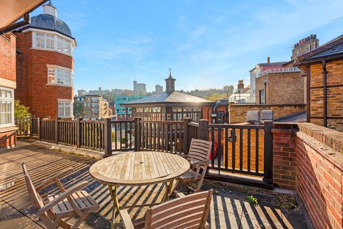 3 Bedroom Flat To Rent In King Stable Street, Eton, Windsor, SL4