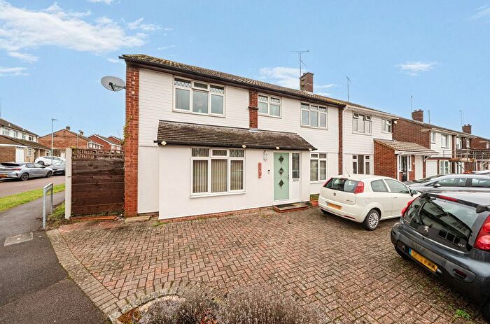 4 Bedroom Semi-Detached House For Sale In Borrowdale Avenue, Dunstable, Bedfordshire, LU6