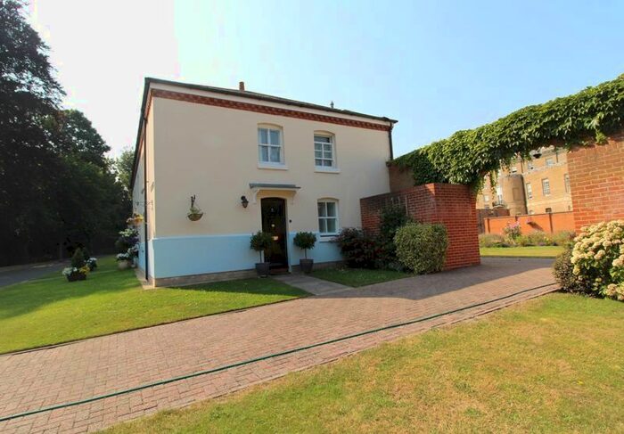 2 Bedroom Property To Rent In Thorndon Park, Ingrave, Brentwood, CM13