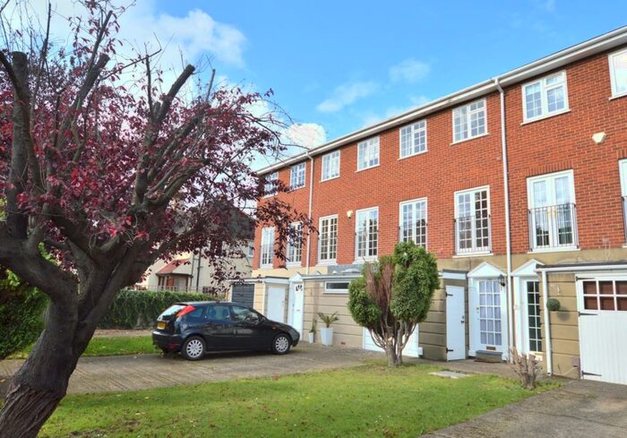 3 Bedroom Town House To Rent In Lennard Road Beckenham, BR3