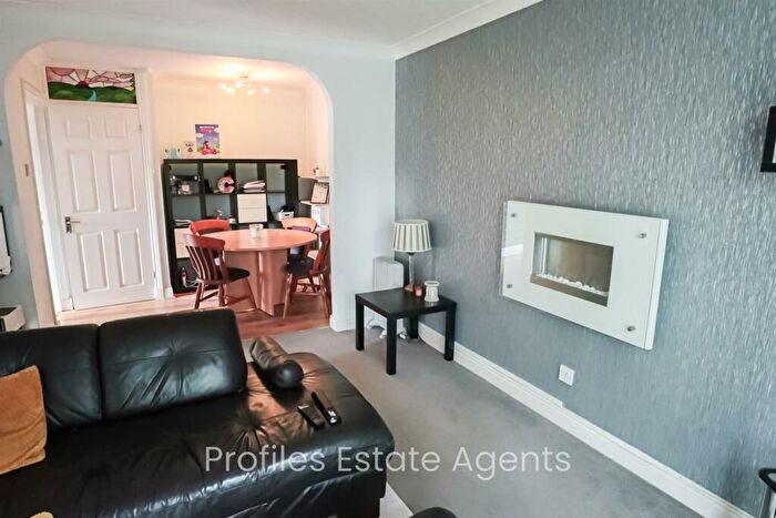 1 Bedroom Flat For Sale In Deveron Court, Hinckley, LE10