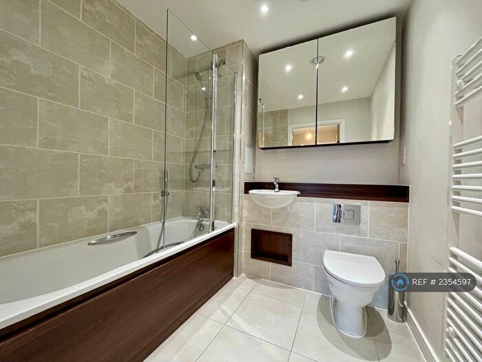 2 Bedroom Flat To Rent In Connersville Way, Croydon, CR0
