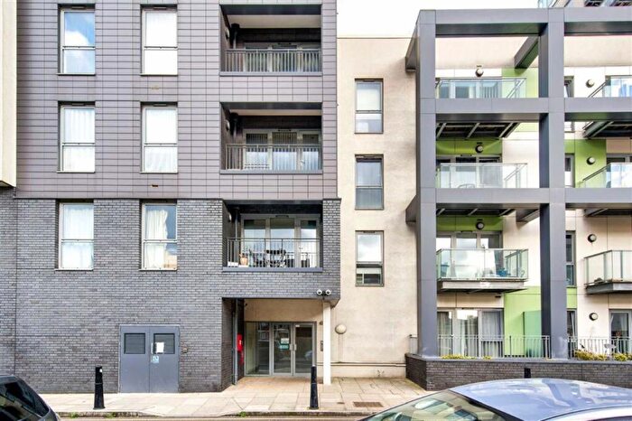 Studio For Sale In Christian Street, Whitechapel, E1