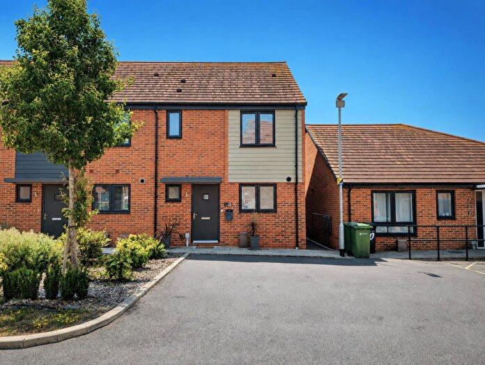 3 Bedroom End Of Terrace House For Sale In Chalk Way, Drayton, PO6