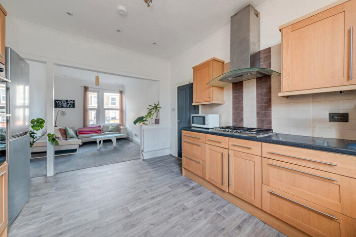 4 Bedroom Flat To Rent In Lordship Lane, East Dulwich, SE22