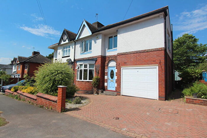4 Bedroom Semi-Detached House To Rent In Olivers Mount, Sheffield, S9