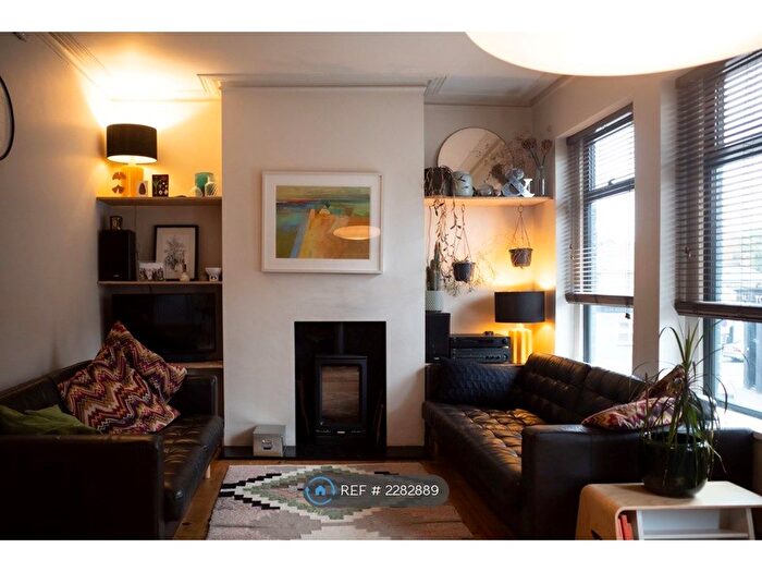 2 Bedroom Flat To Rent In Forest Road, London, E17