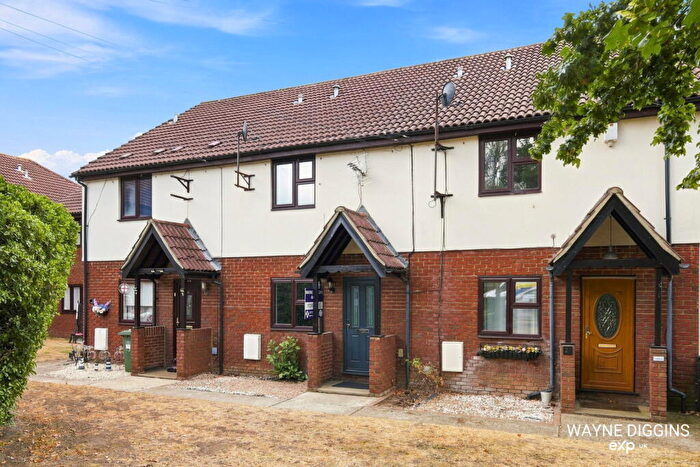 1 Bedroom Terraced House For Sale In Regent Court, Broome Place, South Ockendon, RM15