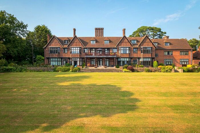 2 Bedroom Flat For Sale In Yattendon Court, Yattendon, Thatcham, RG18