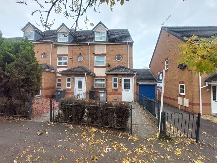 4 Bedroom Semi-detached House To Rent In Kestrel Lane, Hamilton, Leicester, LE5