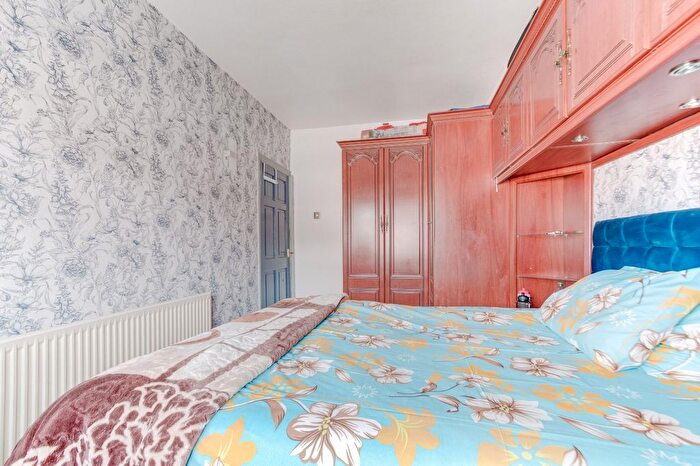 3 Bedroom Semi-Detached House For Sale In Thurlestone Road, Birmingham, West Midlands, B31