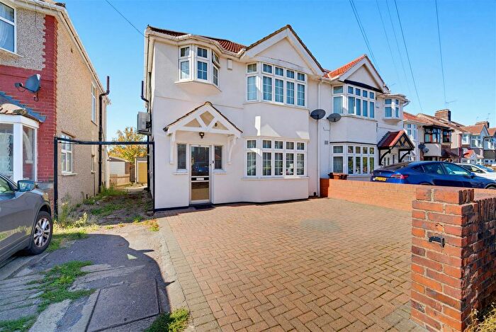 3 Bedroom Semi Detached House For Sale In Shelley Crescent, Hounslow, TW5