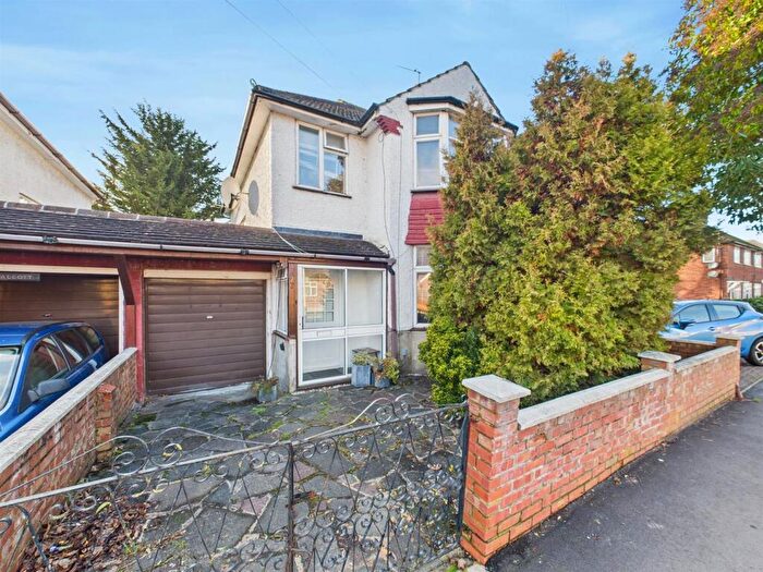 3 Bedroom Semi Detached House For Sale In Great Central Avenue, Ruislip, HA4