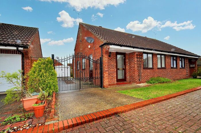 2 Bedroom Property To Rent In Copperfields, Lydd, TN29