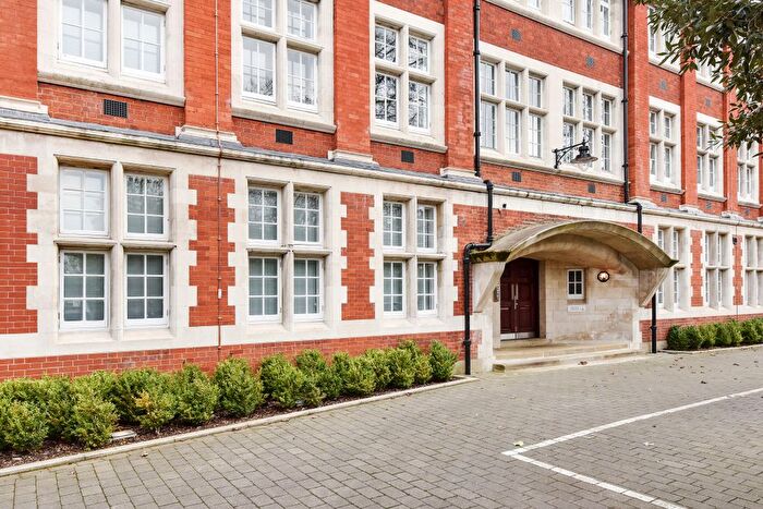 2 Bedroom Flat To Rent In St Giles, Marianne Close, London, SE5