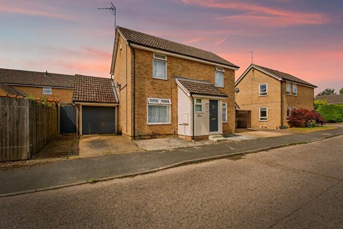 3 Bedroom Detached House For Sale In Oxburgh Close, Leverington, Wisbech, PE13