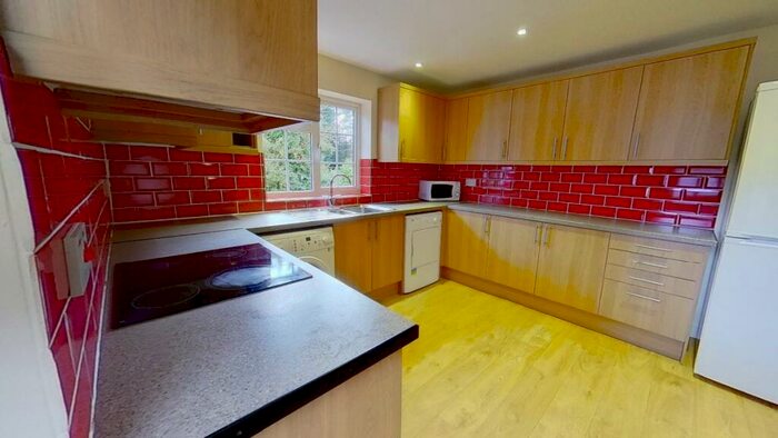 4 Bedroom Semi-Detached House To Rent In Southway, Guildford, GU2