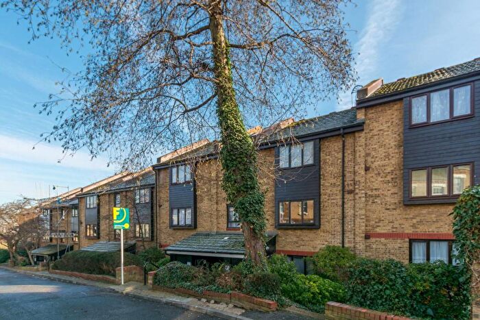 3 Bedroom Flat To Rent In Bakers Hill, Clapton, London, E5