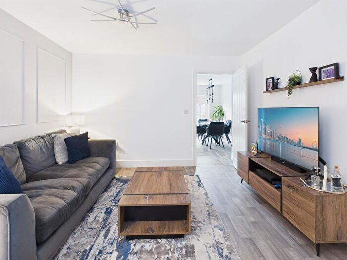 3 Bedroom Semi Detached House For Sale In Queenborough Road, Allesley, Coventry * Beautiful Throughout *, CV5