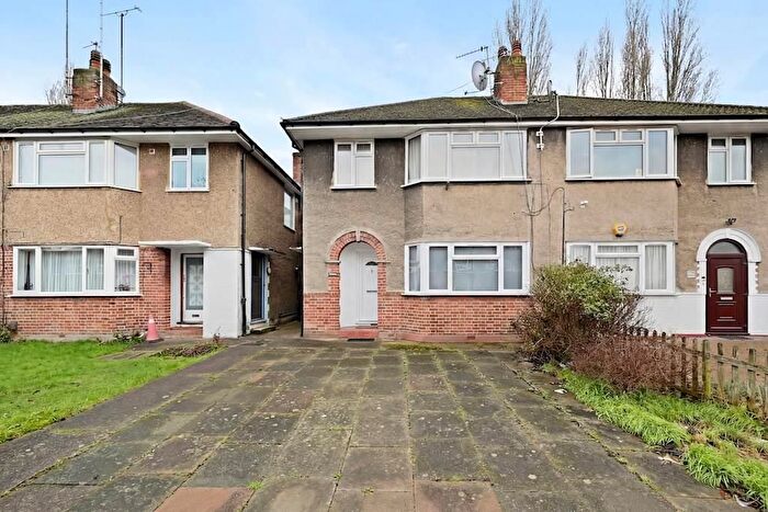 2 Bedroom Maisonette For Sale In Connell Crescent, London, W5