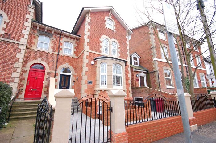 Flat To Rent In Russell Street, Reading, RG1