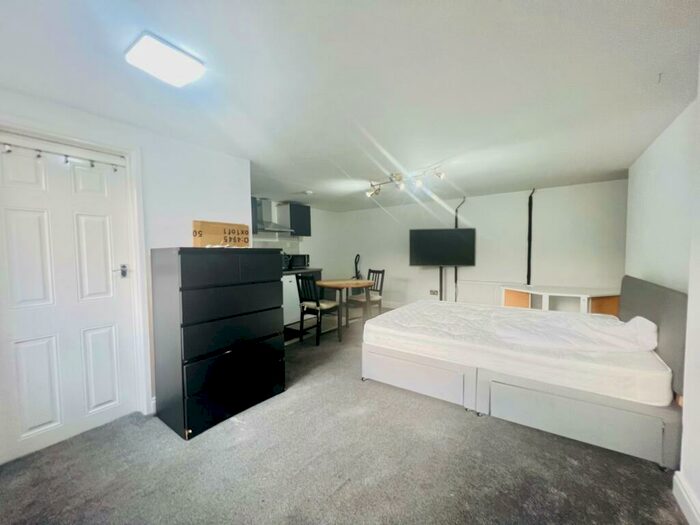 Studio To Rent In Godstone Road, CR8