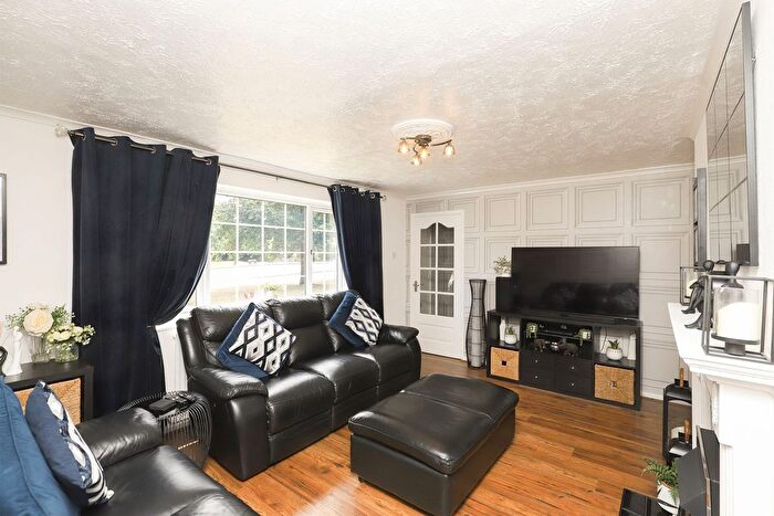 3 Bedroom Semi-Detached House For Sale In Pinfold Street, Eckington, S21