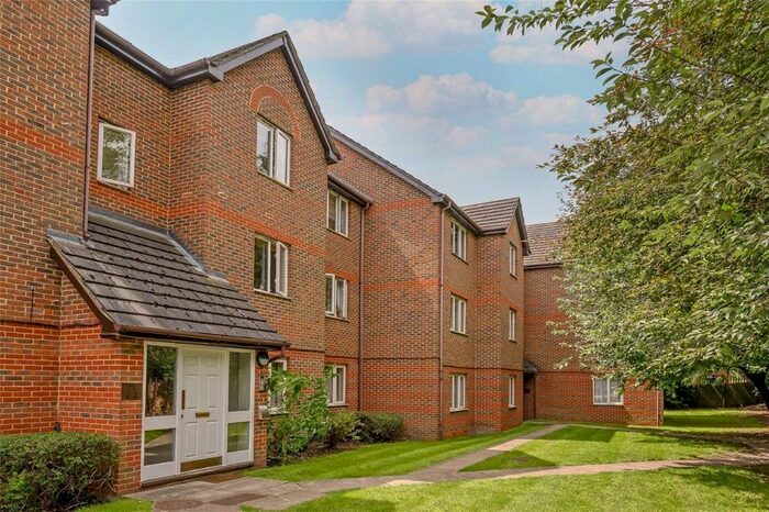 2 Bedroom Flat To Rent In John Austin Close, Kingston Upon Thames, KT2