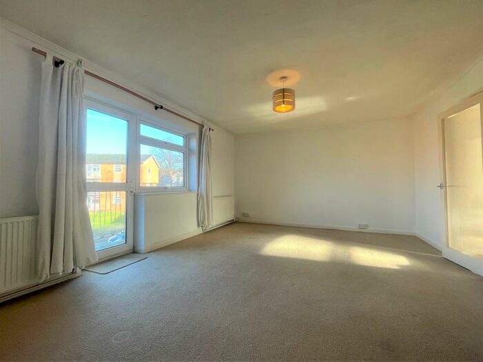 2 Bedroom Apartment To Rent In Elleray Court, GU12