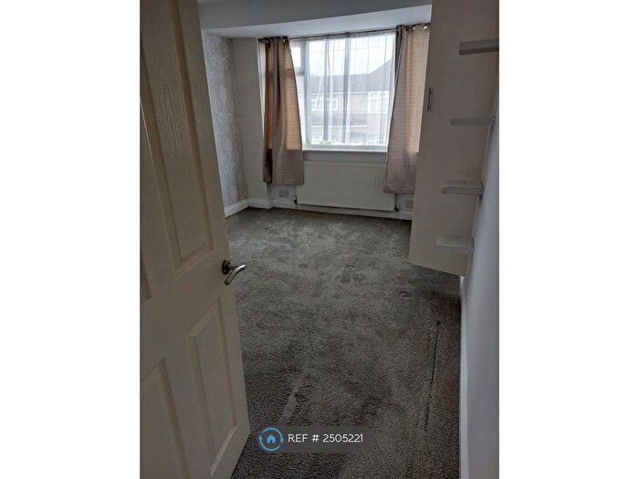 2 Bedroom Terraced House To Rent In Cranford Avenue, Staines-Upon-Thames, TW19