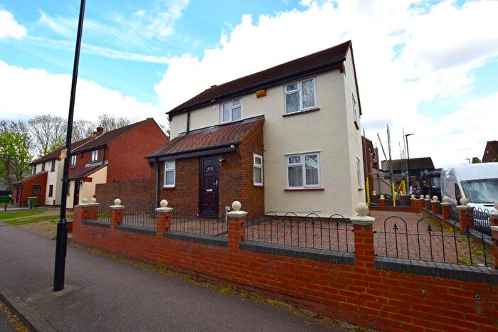 4 Bedroom Detached House To Rent In Dove Approach, London, E6