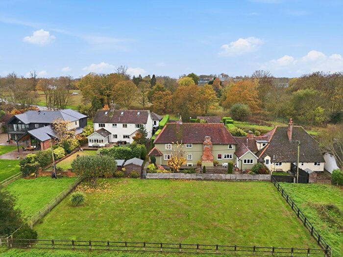 3 Bedroom Link Detached House For Sale In Parsonage Downs, Dunmow, CM6