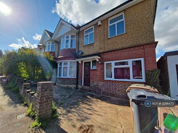 5 Bedroom Semi-Detached House To Rent In Alton Road, Luton, LU1