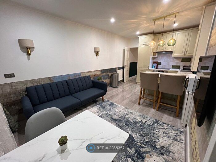 2 Bedroom Flat To Rent In Hither Green Lane, London, SE13