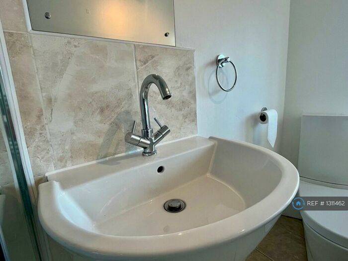 3 Bedroom Flat To Rent In Elizabethan Way, Renfrew, PA4