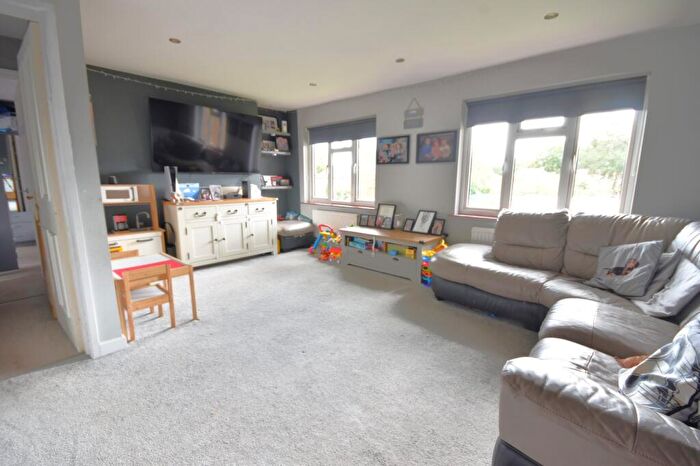 2 Bedroom Maisonette For Sale In Tilers Way, Reigate, Surrey, RH2
