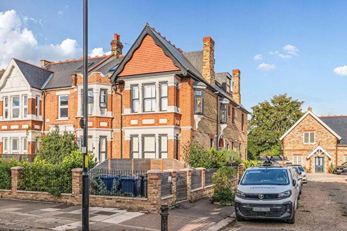 3 Bedroom Flat For Sale In Twyford Avenue, Acton, London, W3