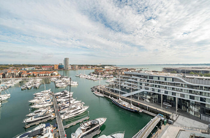 3 Bedroom Penthouse For Sale In Maritime Walk, Ocean Village, Southampton, Hampshire, SO14